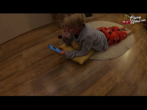 ❤️ Gekke blonde sûgje Enorme lul dy't derop sûgje en stuiterje - Anale seks ❤️ Russyske porno by wy ❤