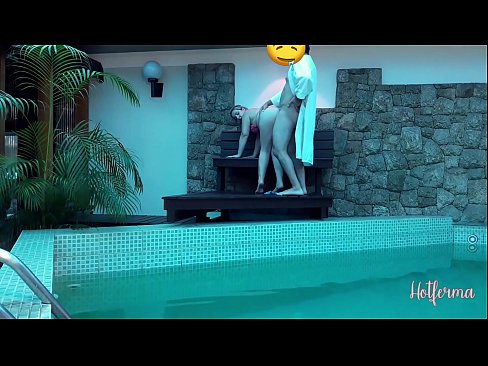 ❤️ Baas noeget faam nei it swimbad, mar koe net wjerstean in hot ❤️ Russyske porno by wy ❤