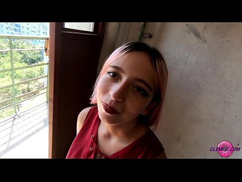 ❤️ Studint Sensual sûget in frjemdling yn 'e bûtenwrâld - Cum op syn gesicht ❤️ Russyske porno by wy ❤